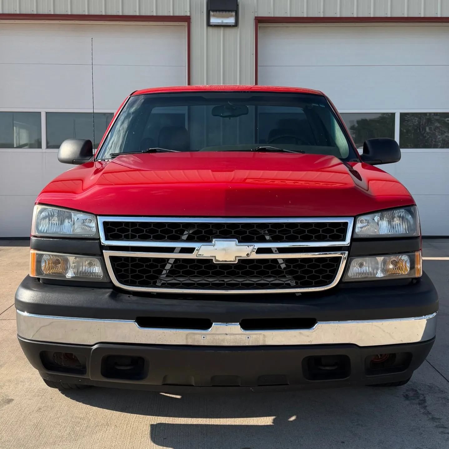 Used 2006 Chevrolet Silverado 1500 W/T RWD image 2