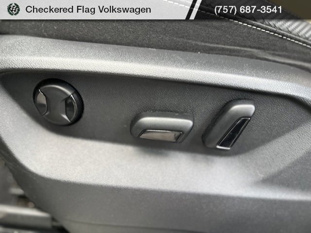 Used 2022 Volkswagen Atlas Cross Sport SE image 25