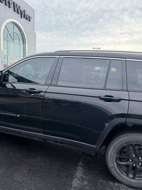 Used 2023 Jeep Grand Cherokee L Laredo w/ Luxury Tech Group I AWD/4WD image 7