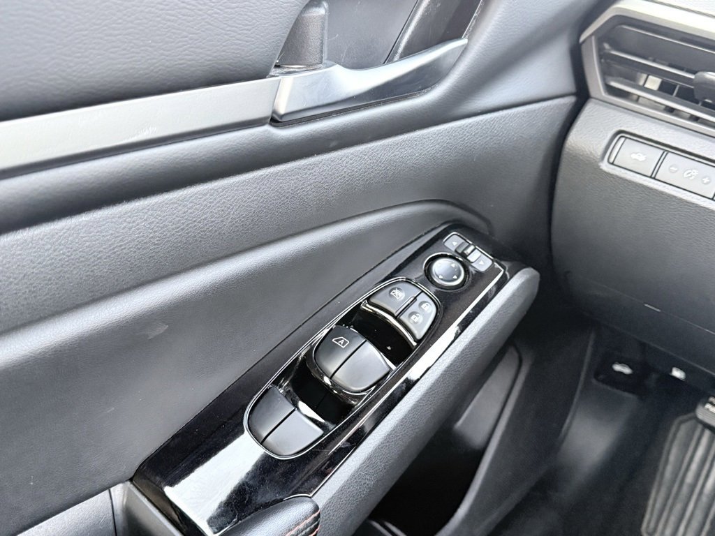 Used 2024 Nissan Altima 2.5 SR image 9