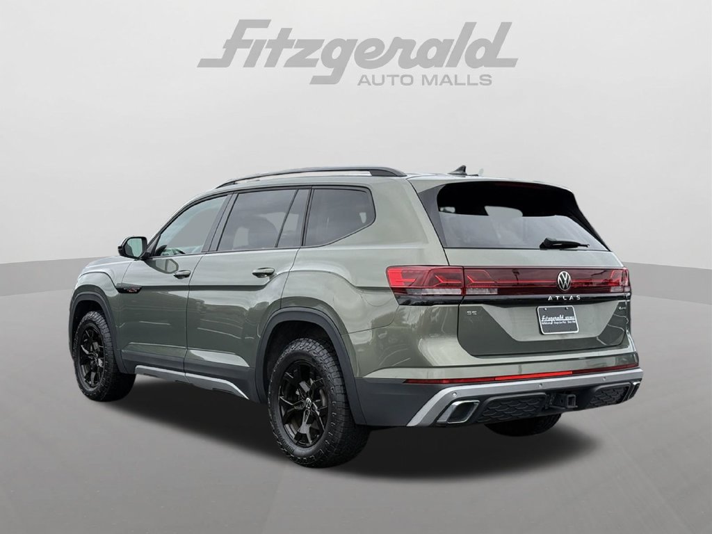 Used 2024 Volkswagen Atlas Peak Edition SE AWD/4WD image 5