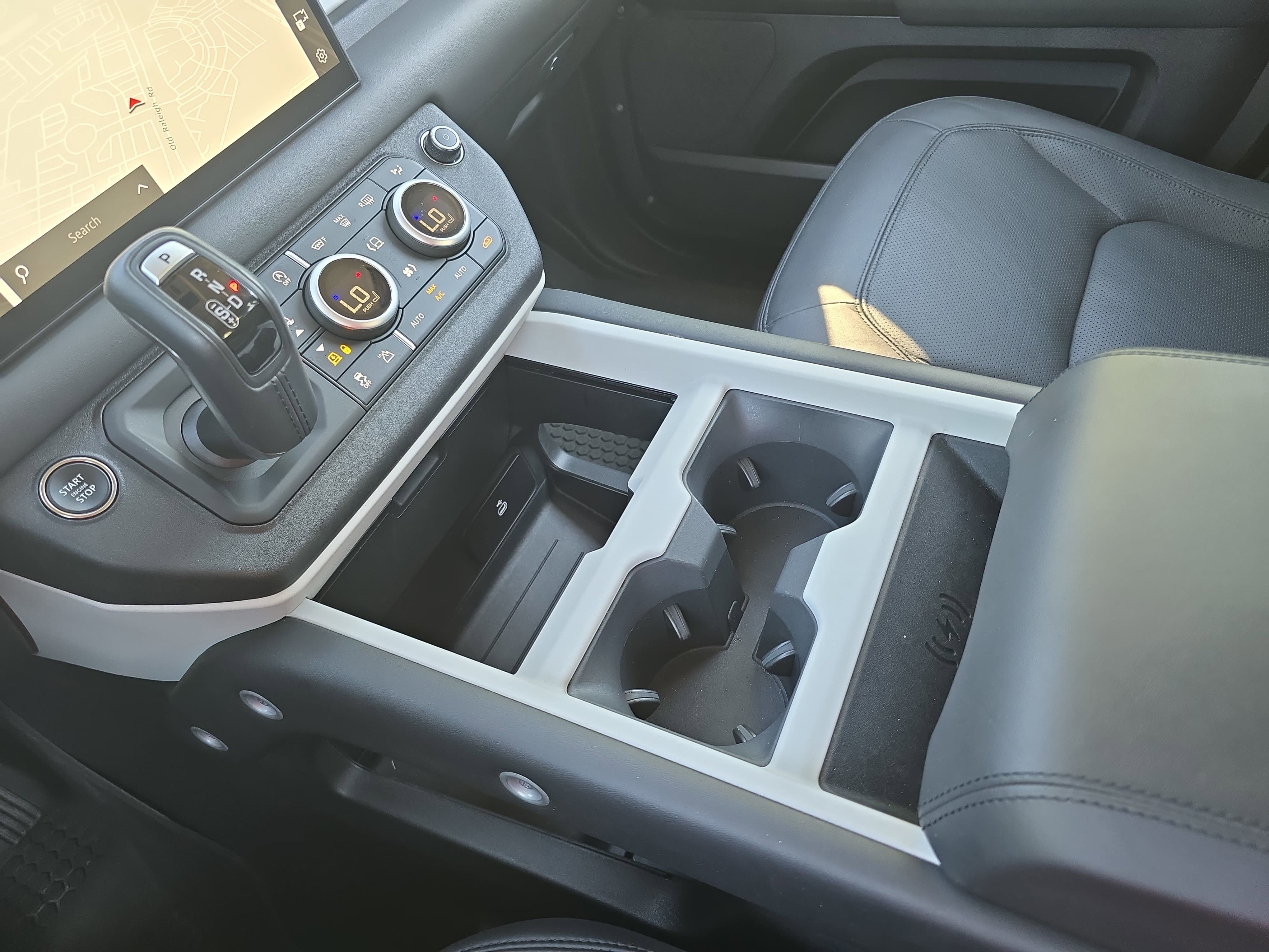 Certified 2025 Land Rover Defender 110 X-Dynamic SE image 24