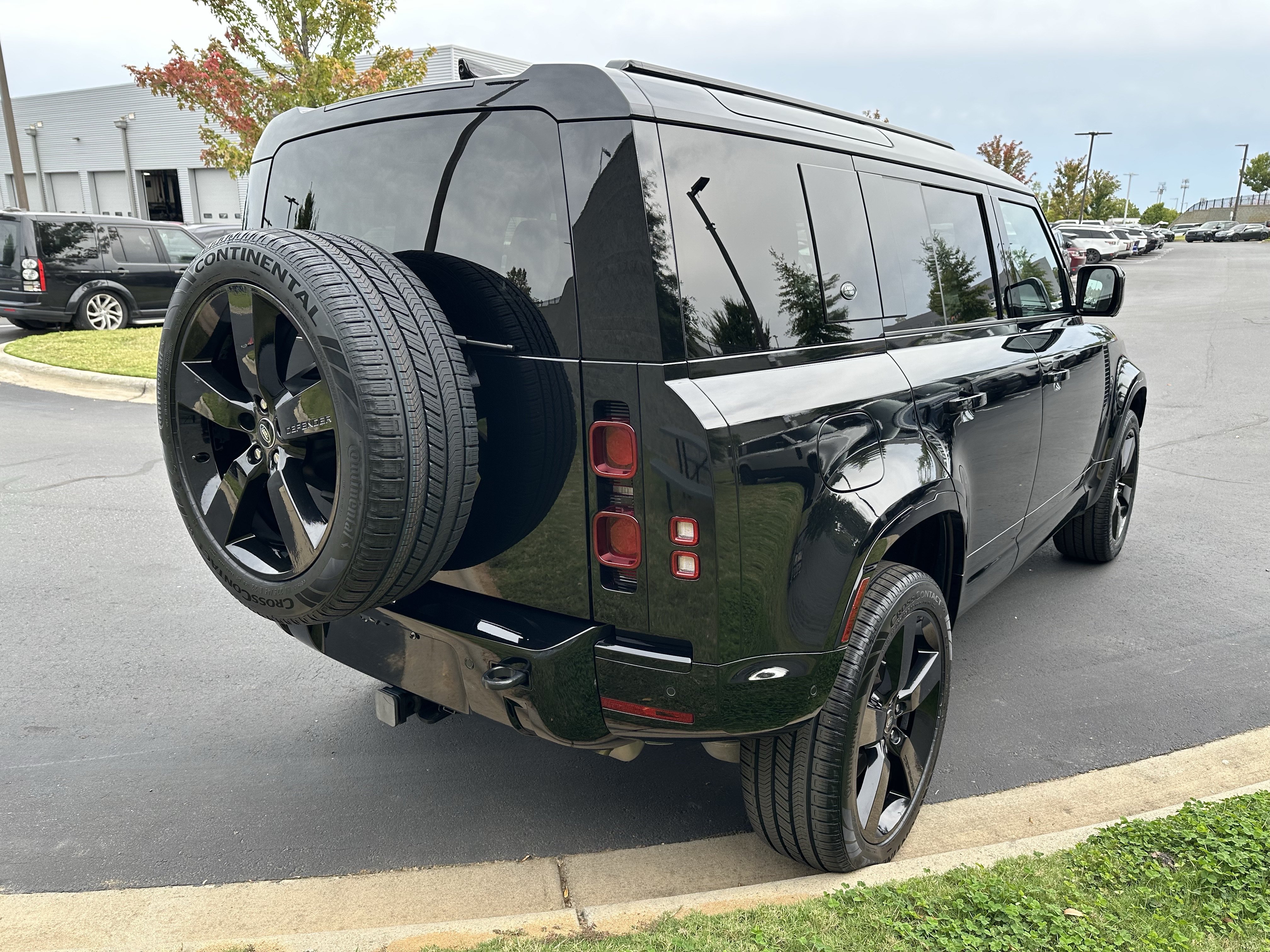 Certified 2024 Land Rover Defender 110 X-Dynamic SE AWD/4WD image 7
