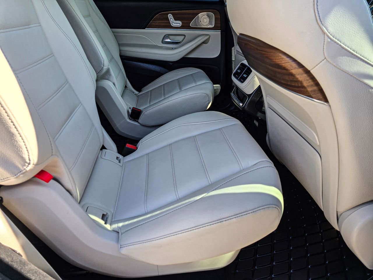 Used 2024 Mercedes-Benz GLS 450 4MATIC image 44