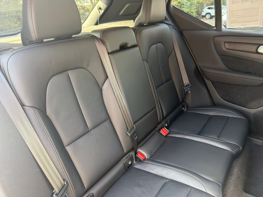 Used 2023 Volvo XC40 B5 Core w/ Convenience Package AWD/4WD image 27