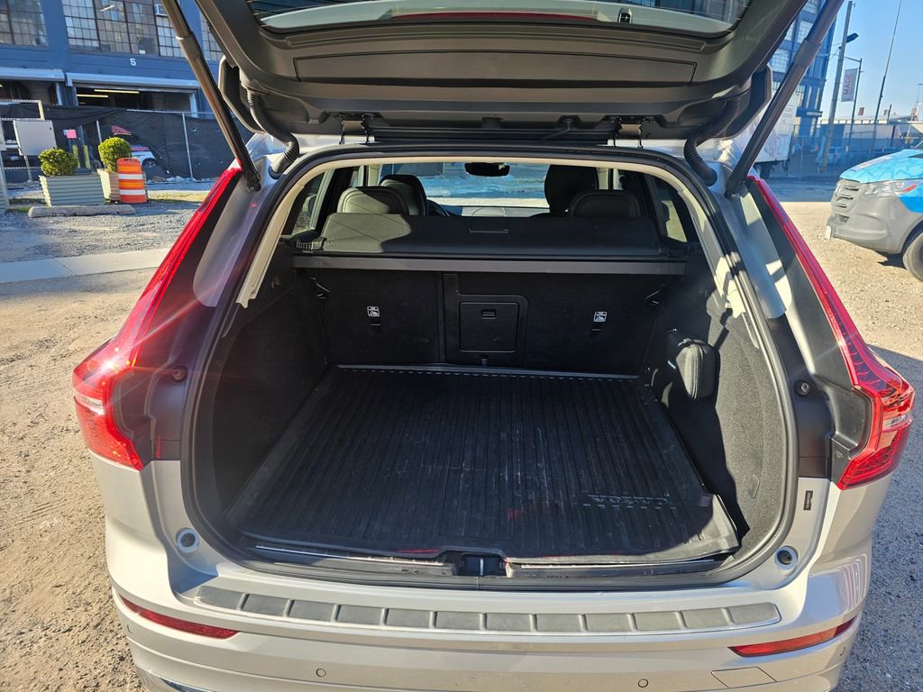 Certified 2023 Volvo XC60 B5 Plus image 7