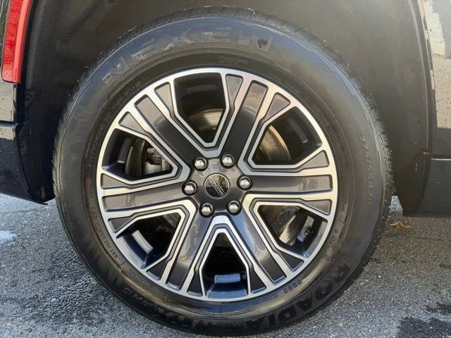 Certified 2025 Jeep Wagoneer Series II image 25