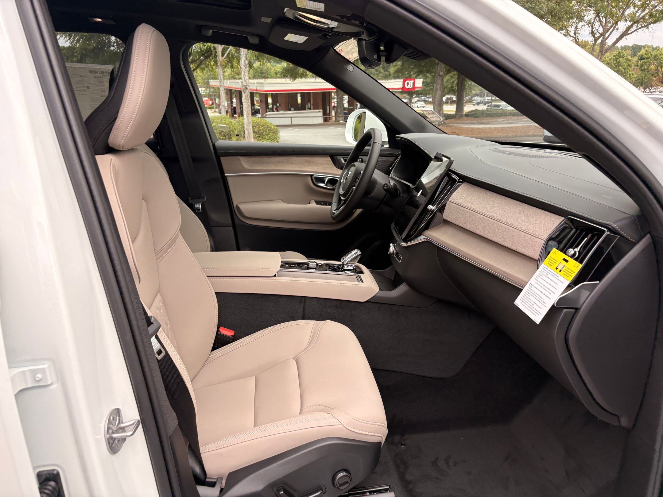 New 2026 Volvo XC90 B6 Plus w/ Protection Package image 27