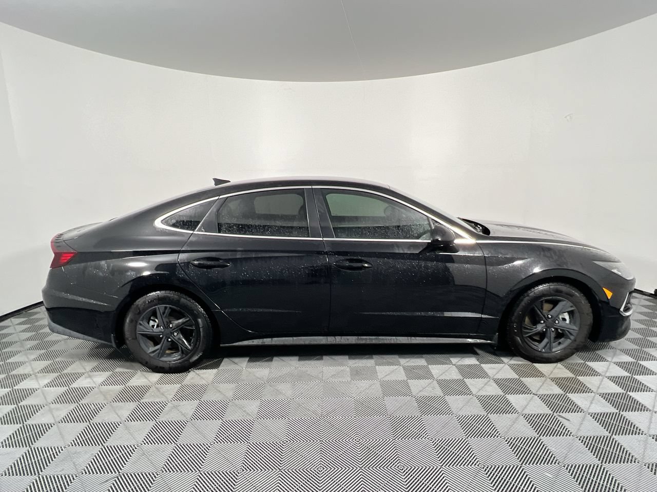 Used 2021 Hyundai Sonata SE w/ Cargo Package FWD image 2