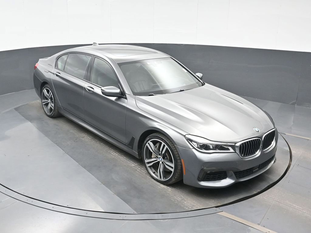 Used 2019 BMW 750i w/ Luxury Rear Seating Package RWD image 24