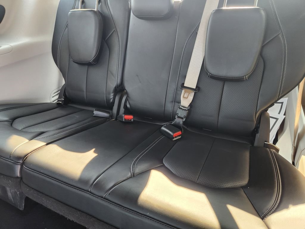 Used 2024 Chrysler Pacifica Touring-L FWD image 30