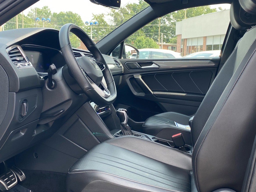 Used 2022 Volkswagen Tiguan SE R-Line image 13