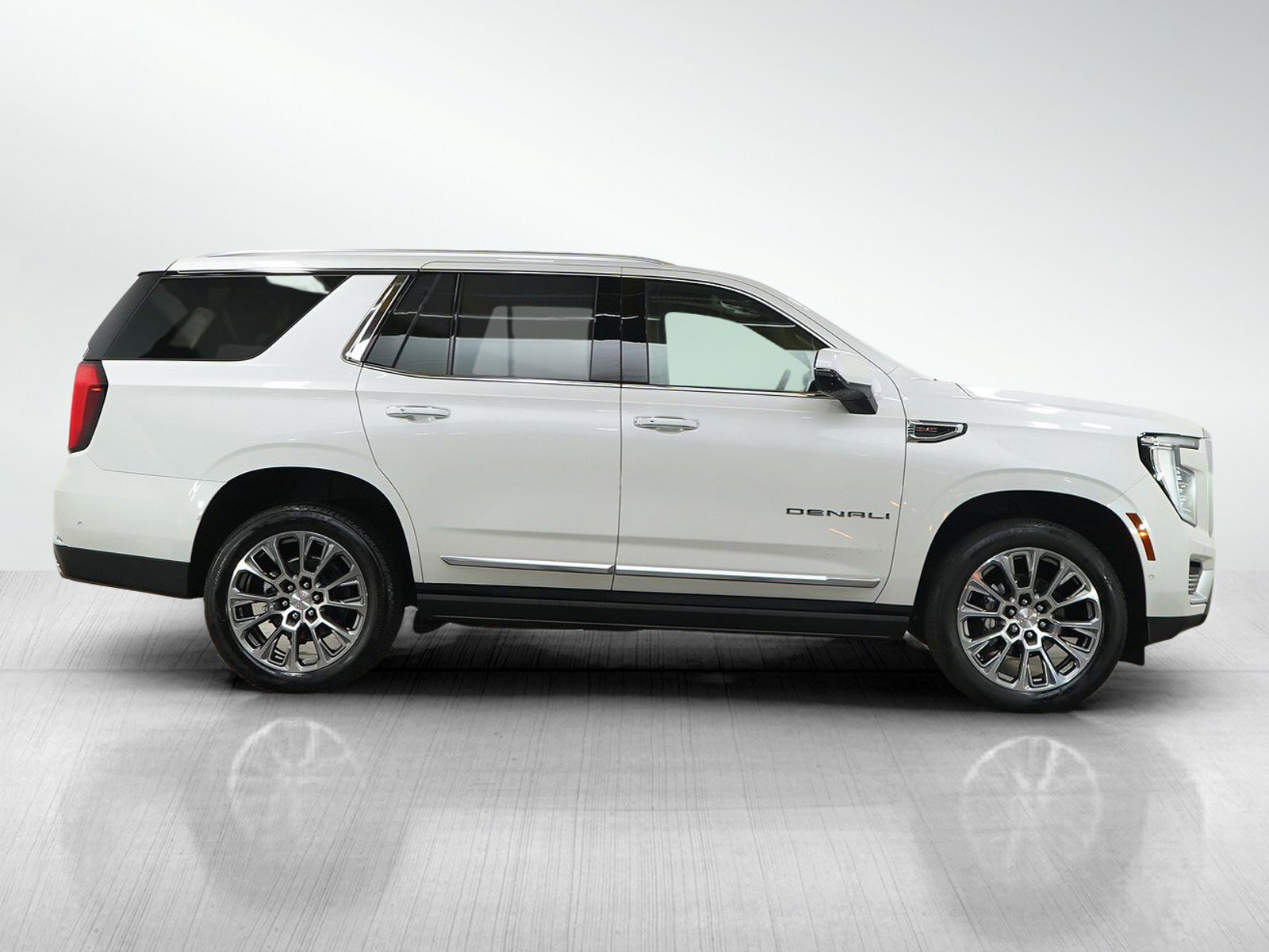 Used 2025 GMC Yukon Denali w/ Sun & Power Step Package AWD/4WD image 6