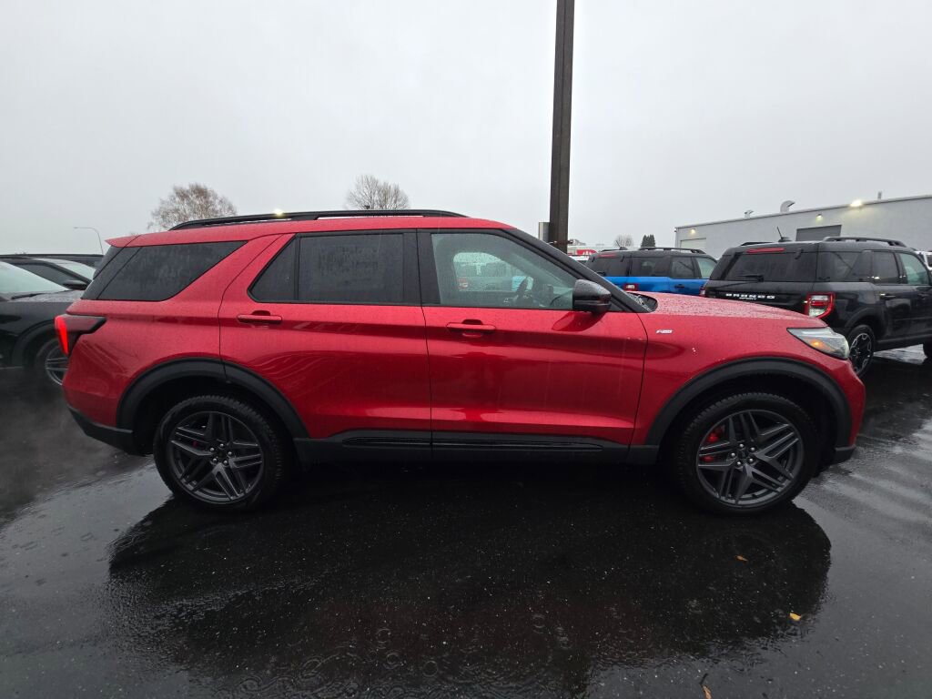New 2025 Ford Explorer ST-Line w/ ST-Line Street Pack image 4
