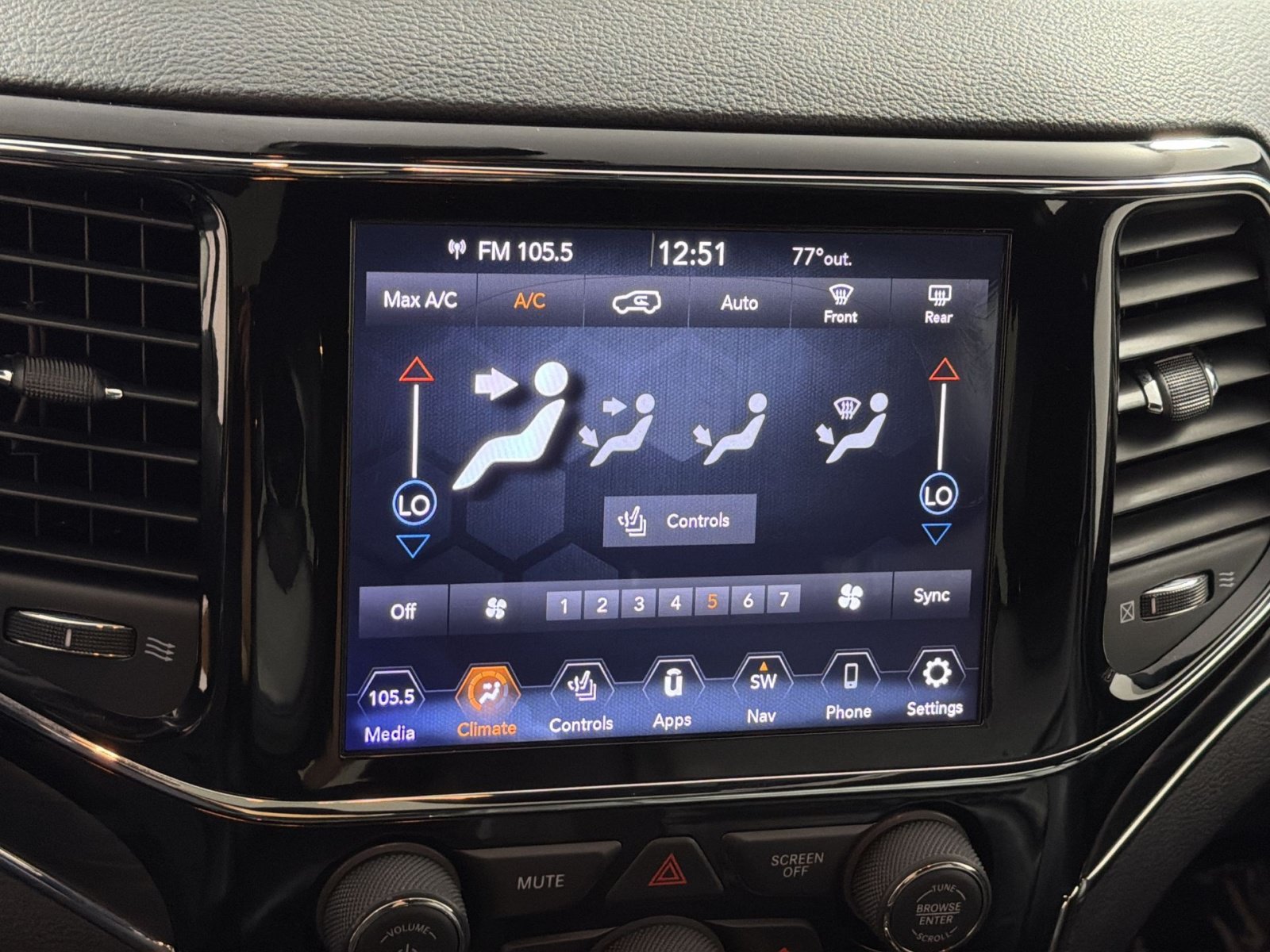 Used 2020 Jeep Grand Cherokee Limited AWD/4WD image 21