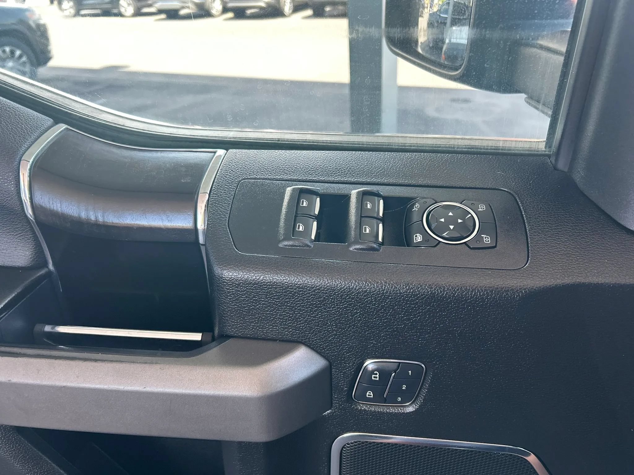Used 2018 Ford F150 Platinum w/ Equipment Group 701A Luxury AWD/4WD image 23