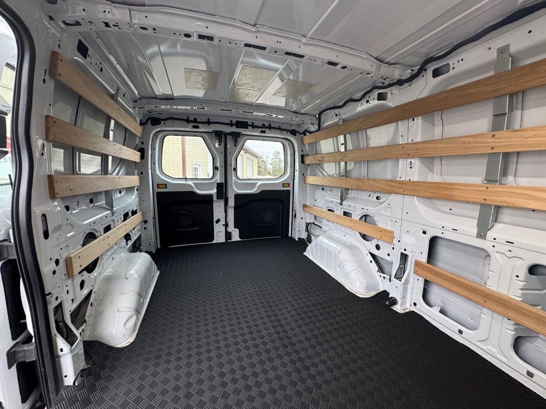 Used 2024 Ford Transit 250 Low Roof AWD w/ Exterior Upgrade Package image 40