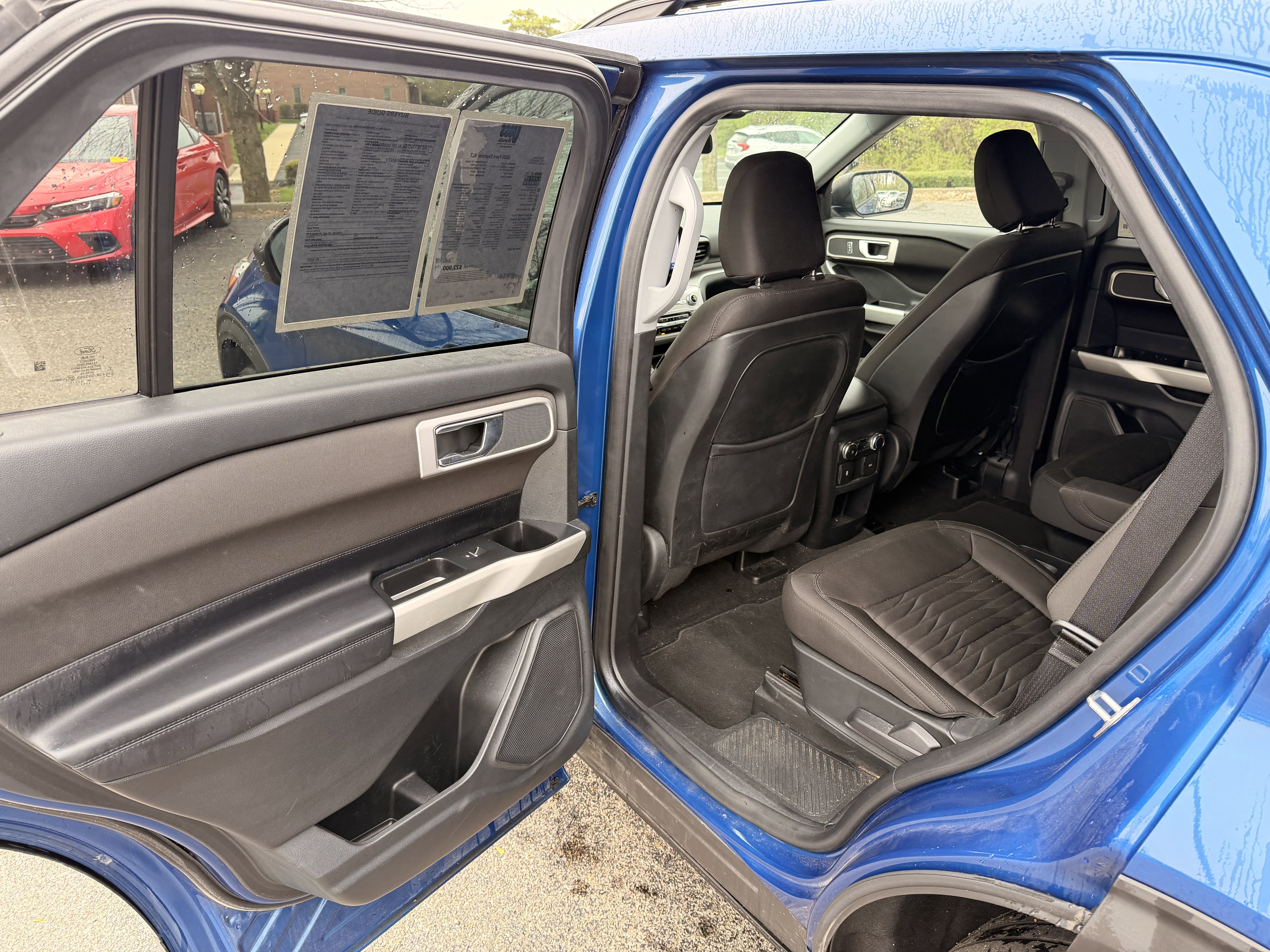 Used 2020 Ford Explorer XLT image 11