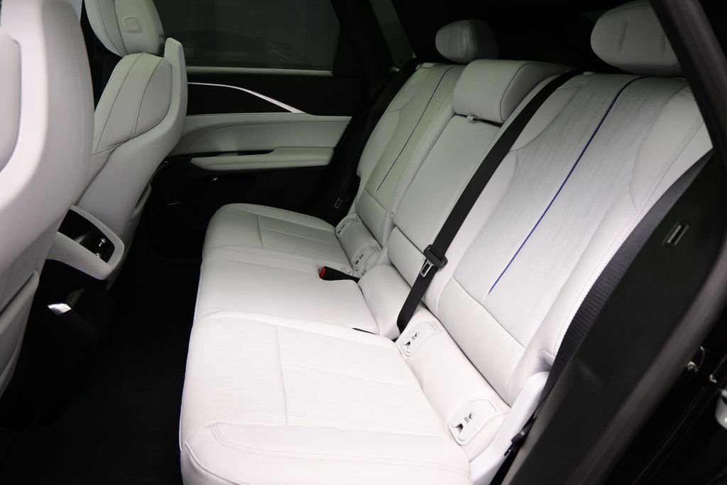 Used 2025 Cadillac Lyriq Sport AWD/4WD image 7