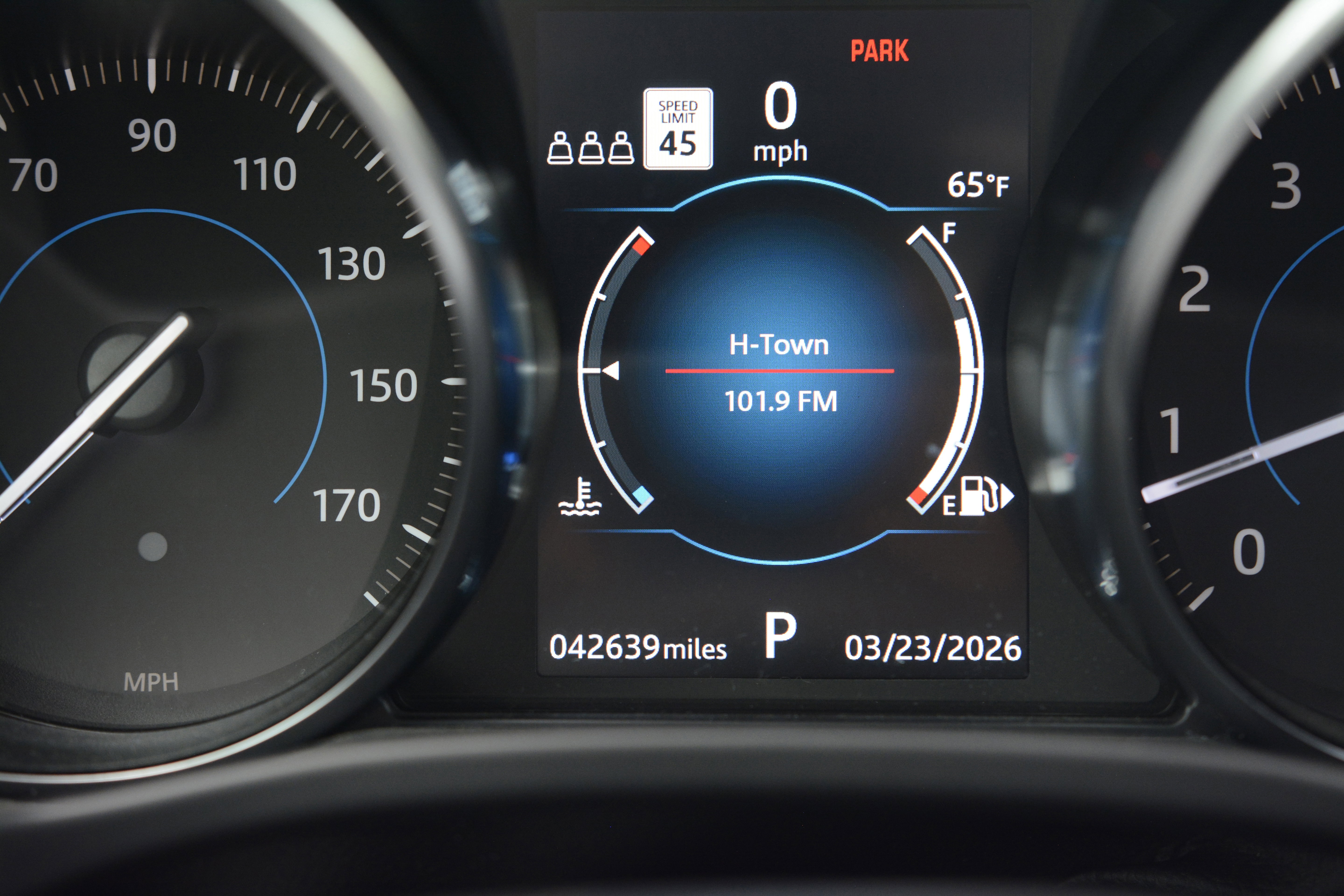 Used 2020 Jaguar F-PACE Premium image 18