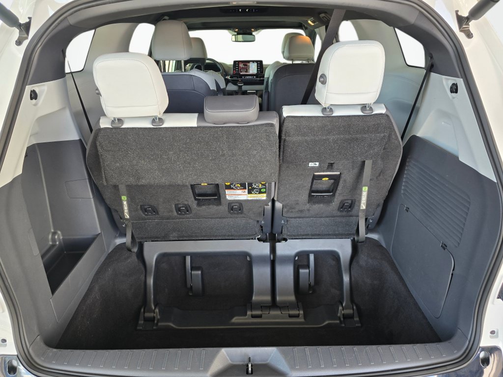 Used 2024 Toyota Sienna XSE AWD/4WD image 14