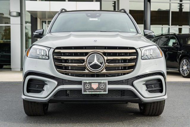 New 2026 Mercedes-Benz GLS 580 4MATIC image 2