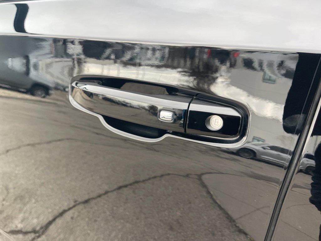 Used 2021 Chevrolet Tahoe RST w/ Luxury Package image 12