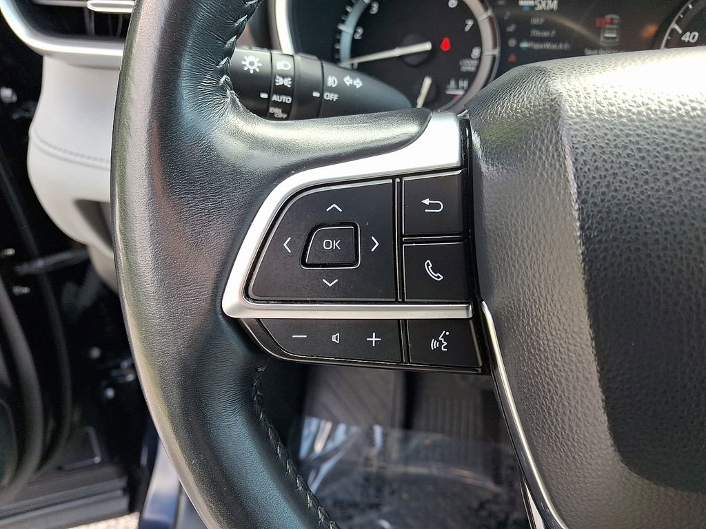 Used 2020 Toyota Highlander XLE AWD/4WD image 22