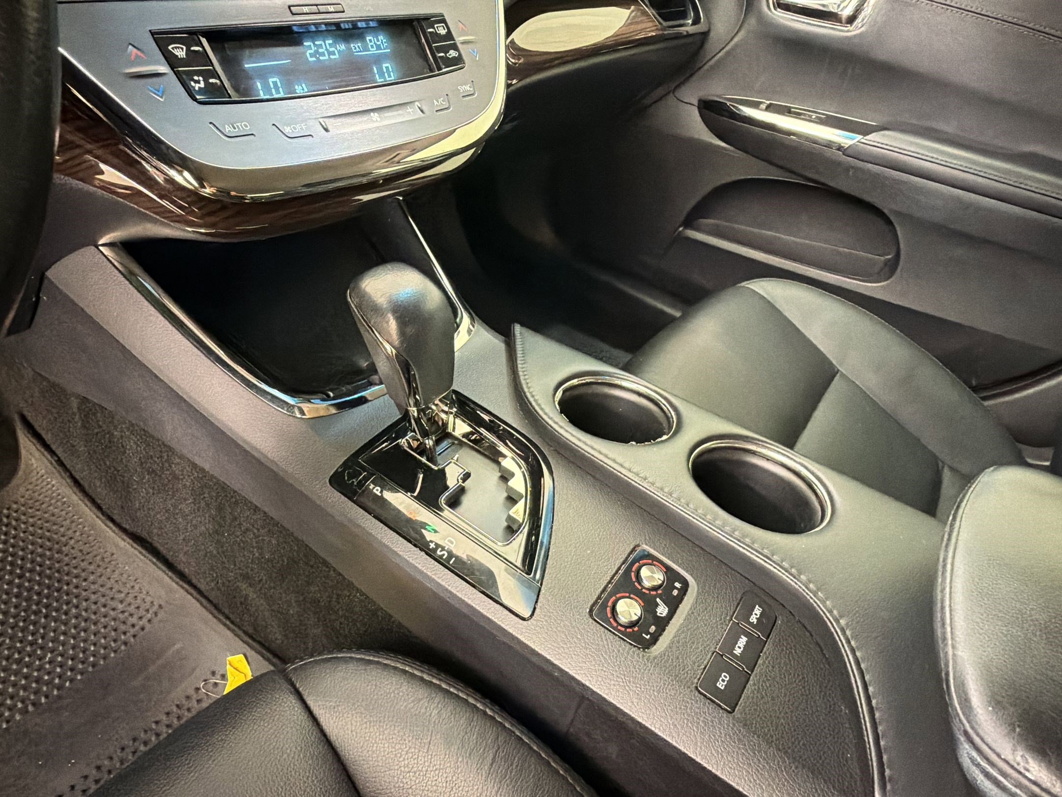 Used 2015 Toyota Avalon XLE image 17