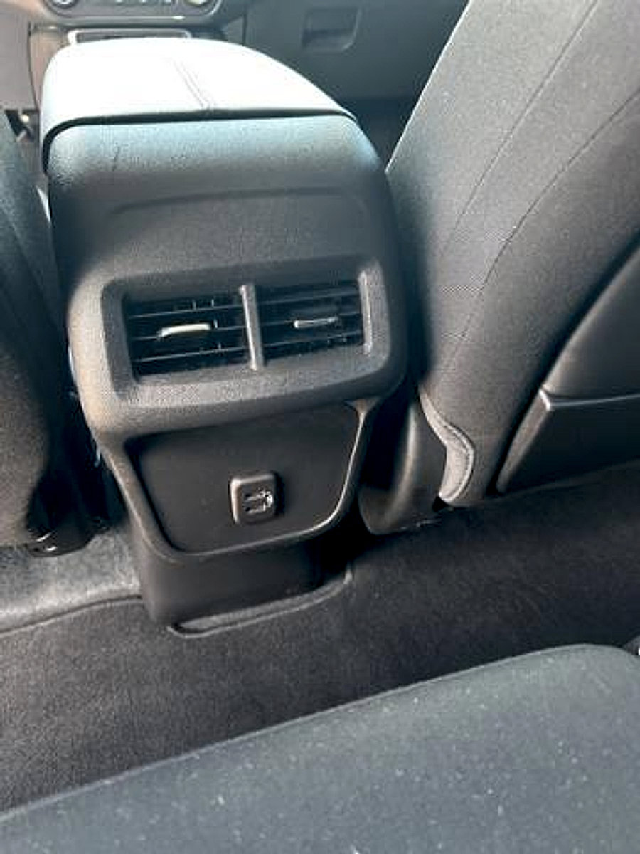 Used 2023 GMC Terrain SLE w/ Elevation Edition image 18