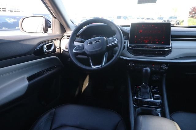 Used 2025 Jeep Compass Limited AWD/4WD image 23