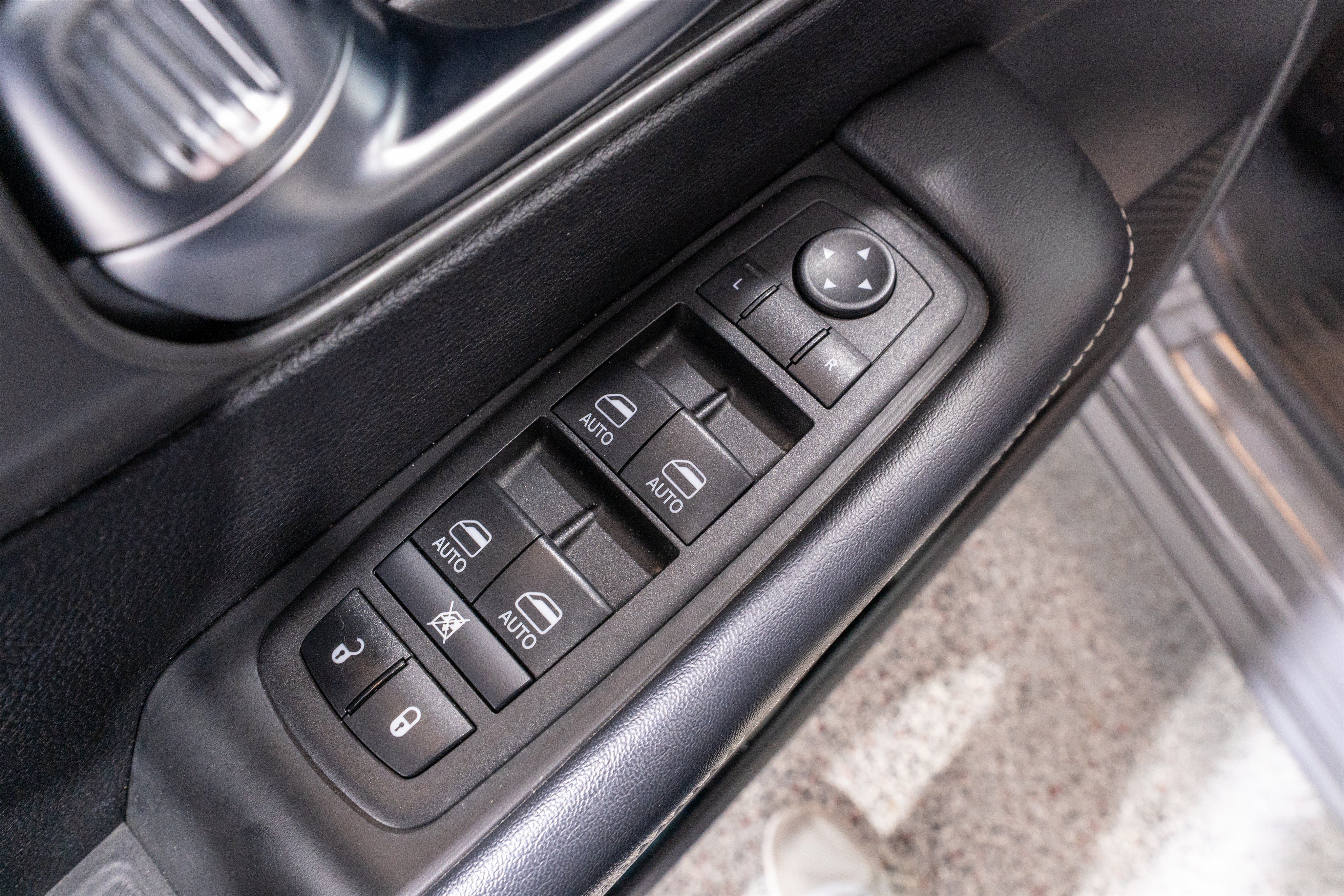 Used 2025 Chrysler Pacifica Select FWD image 14