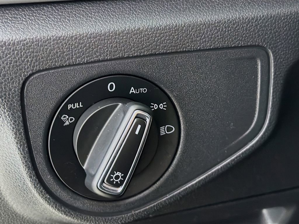 Used 2021 Volkswagen Atlas Cross Sport SE image 12