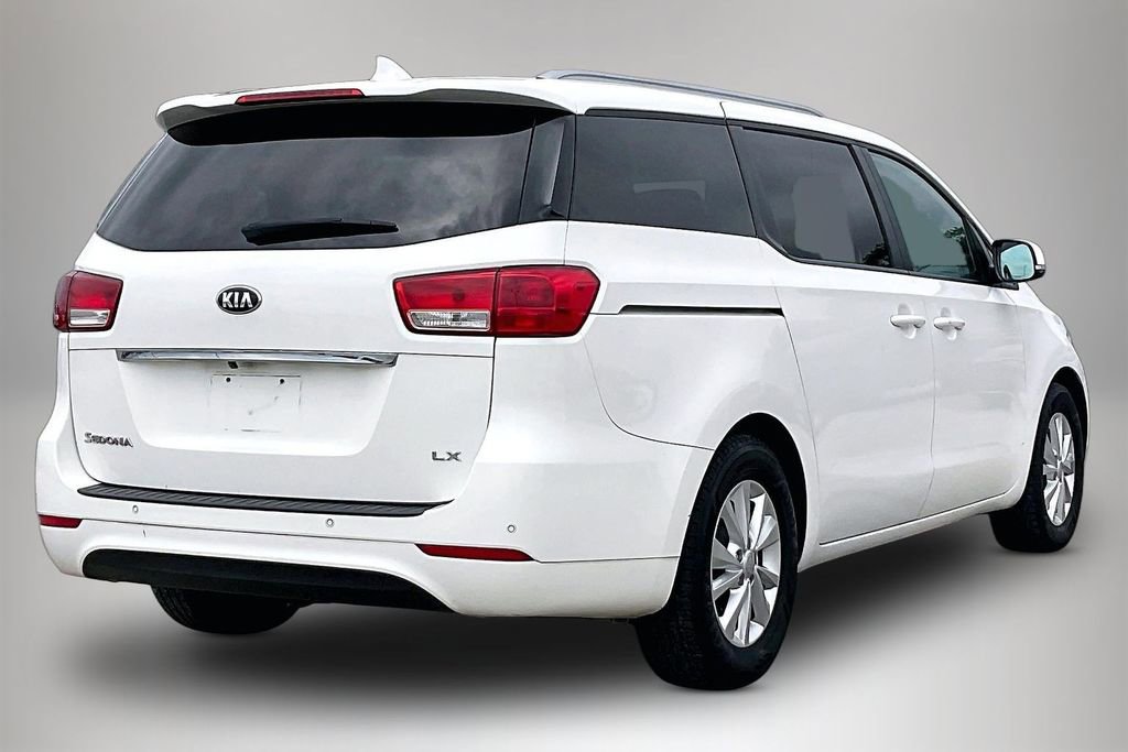 Used 2017 Kia Sedona LX w/ LX Essentials Premium Package FWD image 5
