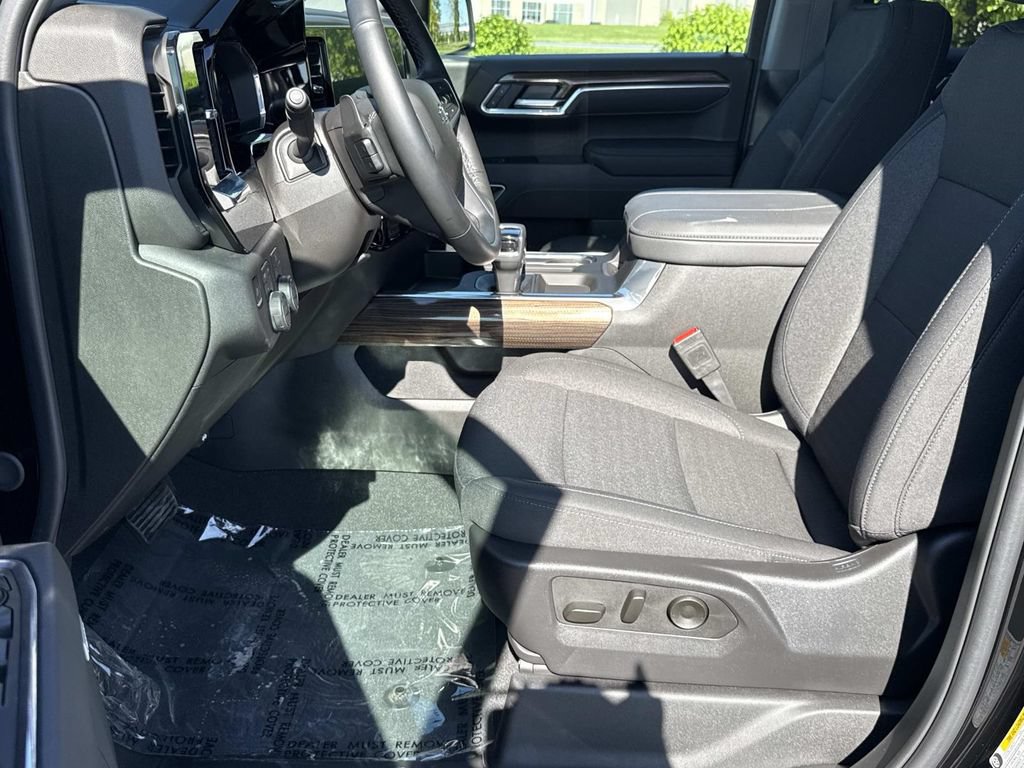 Used 2025 Chevrolet Silverado 1500 RST AWD/4WD image 24