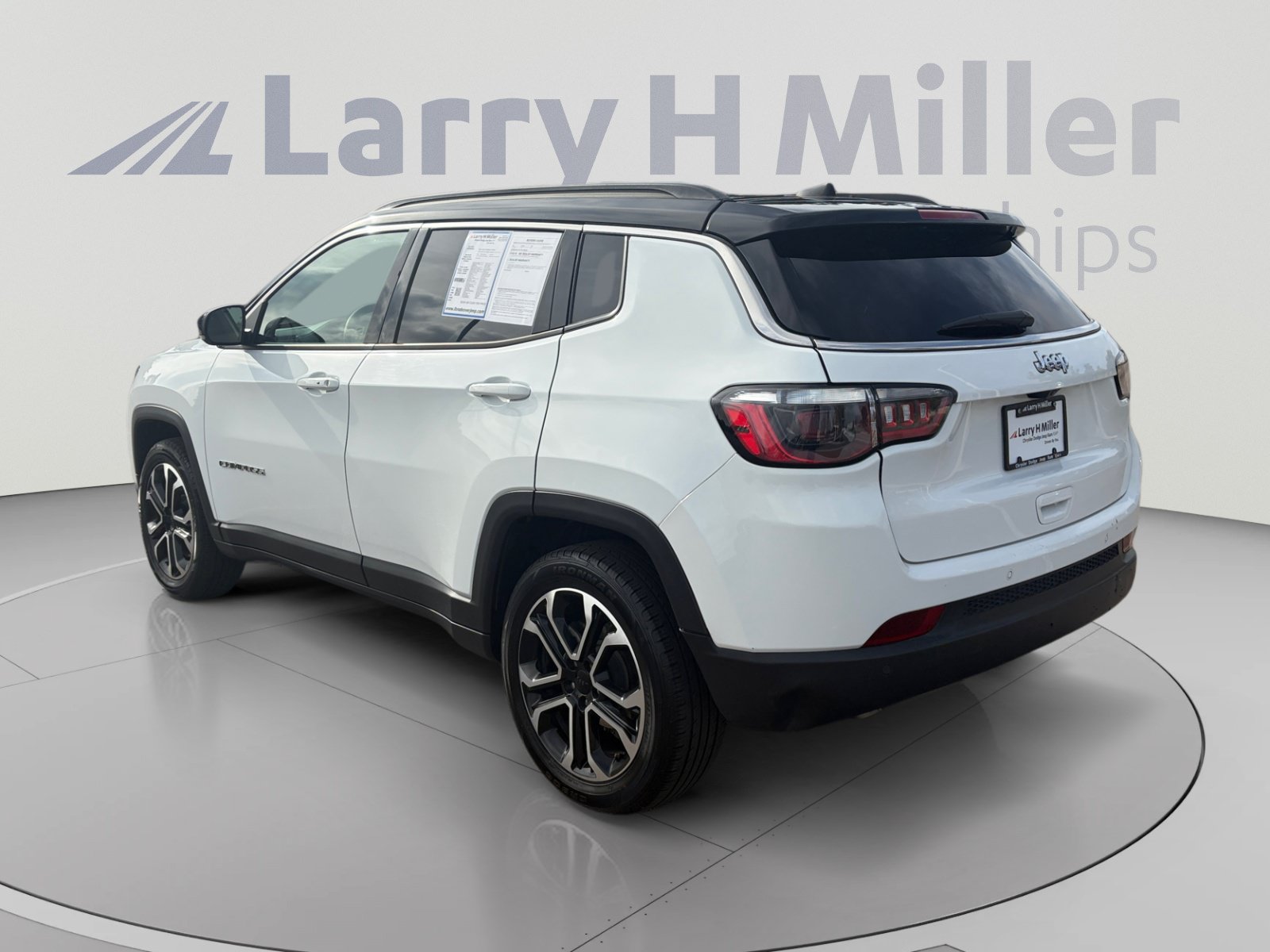 Used 2024 Jeep Compass Limited AWD/4WD image 4