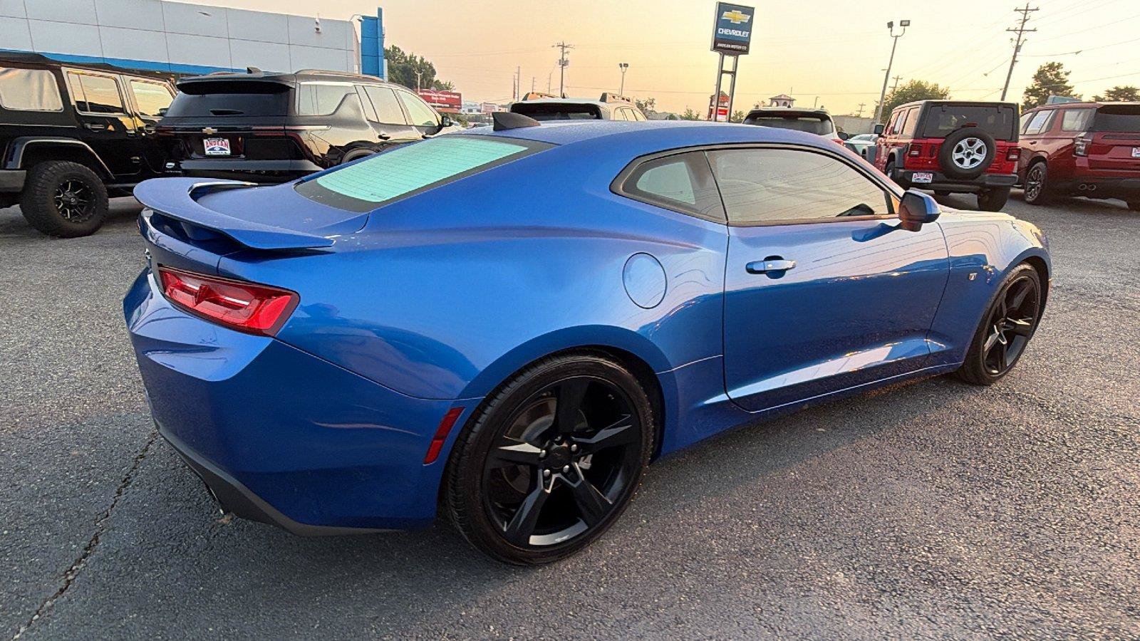 Used 2018 Chevrolet Camaro LT RWD image 8