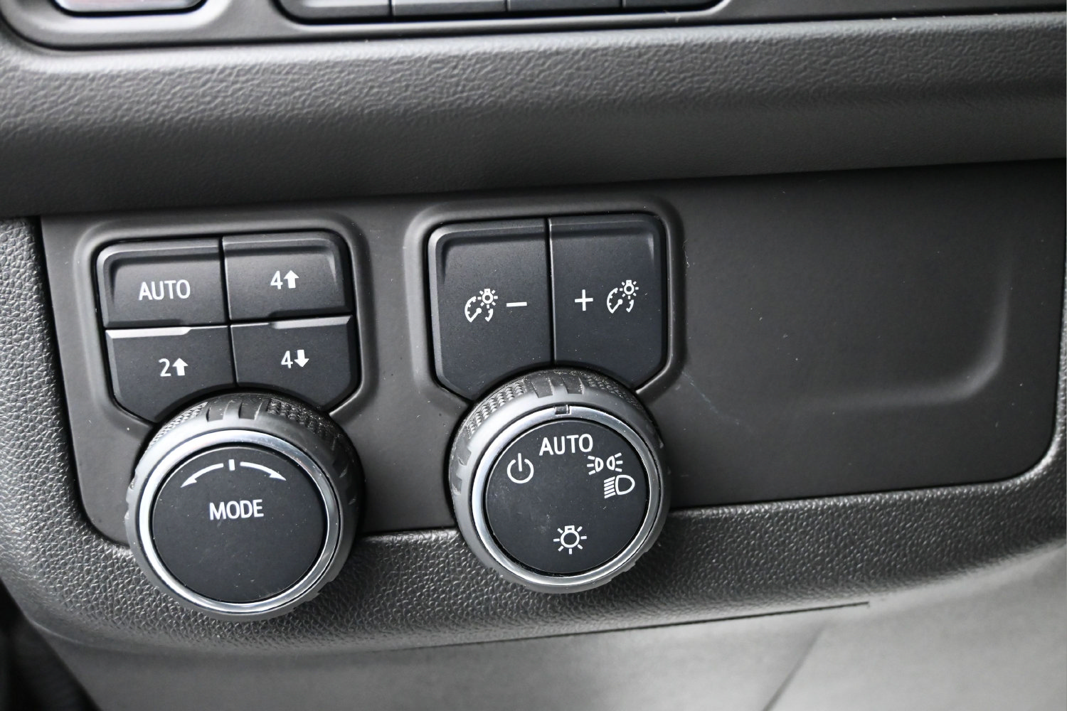 Used 2024 Chevrolet Tahoe Premier AWD/4WD image 30