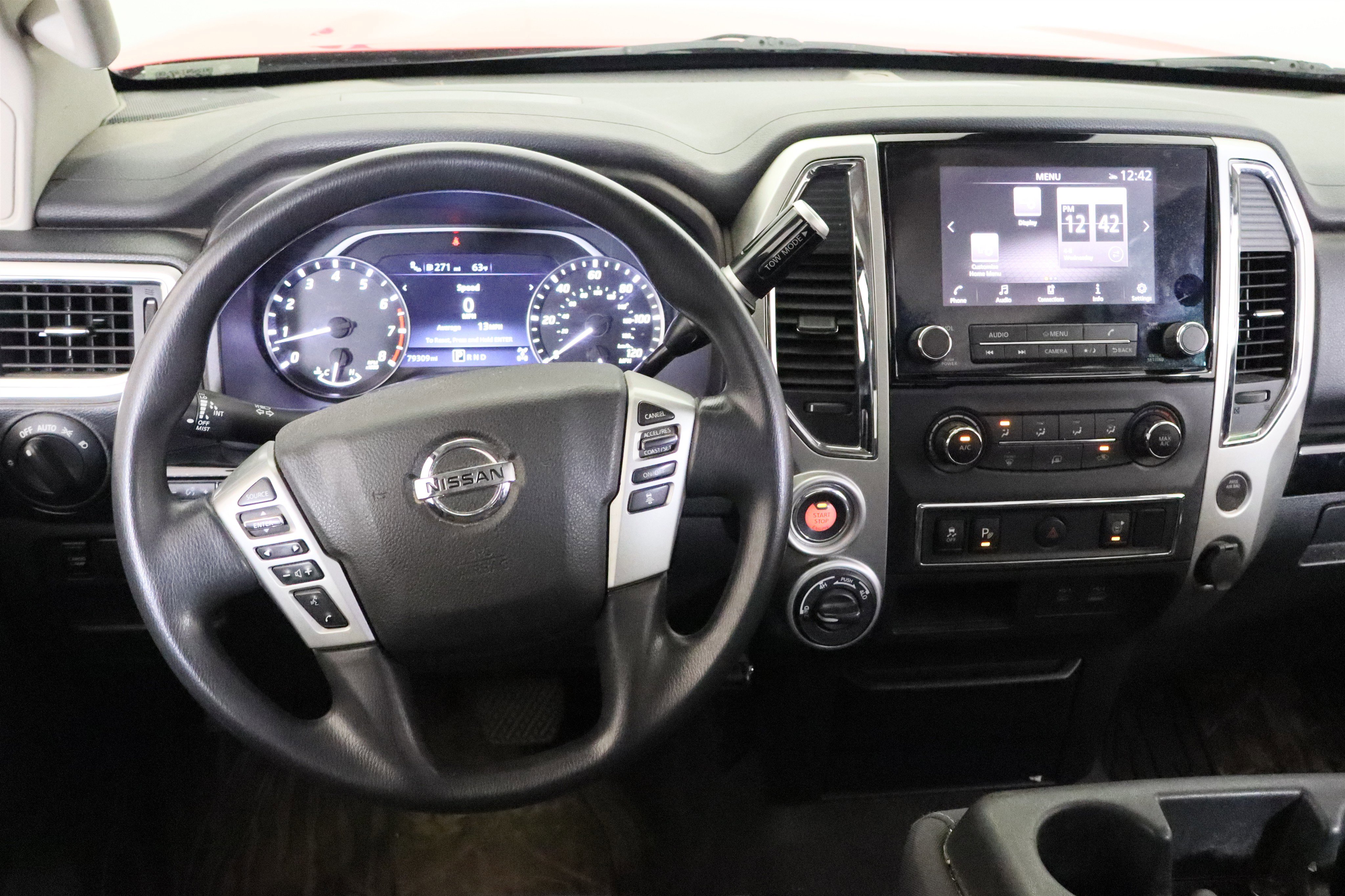 Used 2021 Nissan Titan SV w/ Accessory Utility Package AWD/4WD image 17