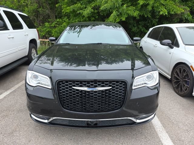 Used 2017 Chrysler 300 C w/ Safetytec Plus Group RWD image 8