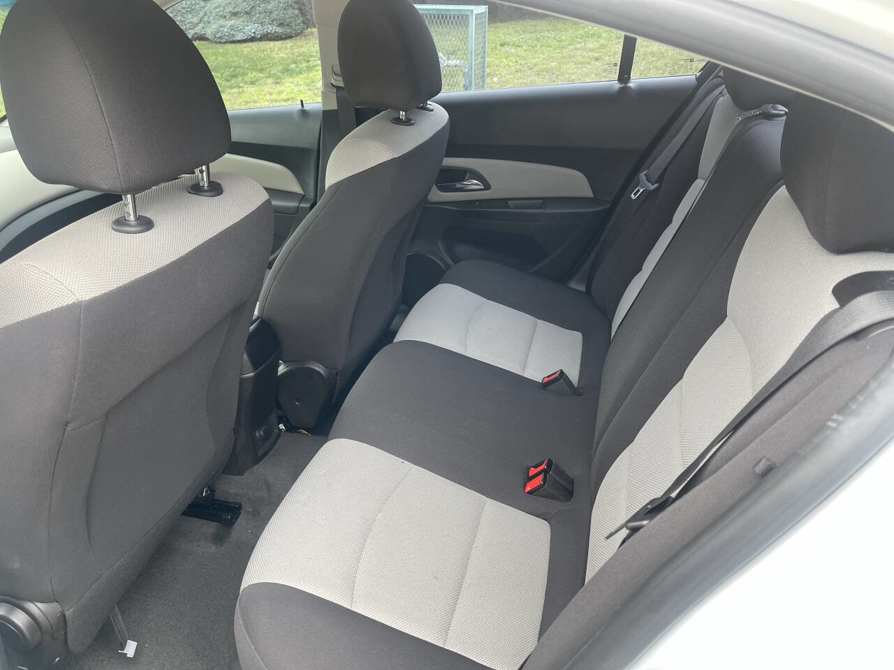 Used 2015 Chevrolet Cruze LS FWD image 17