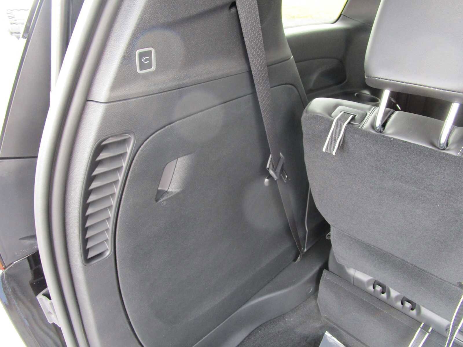 New 2026 Chrysler Pacifica Select FWD image 11