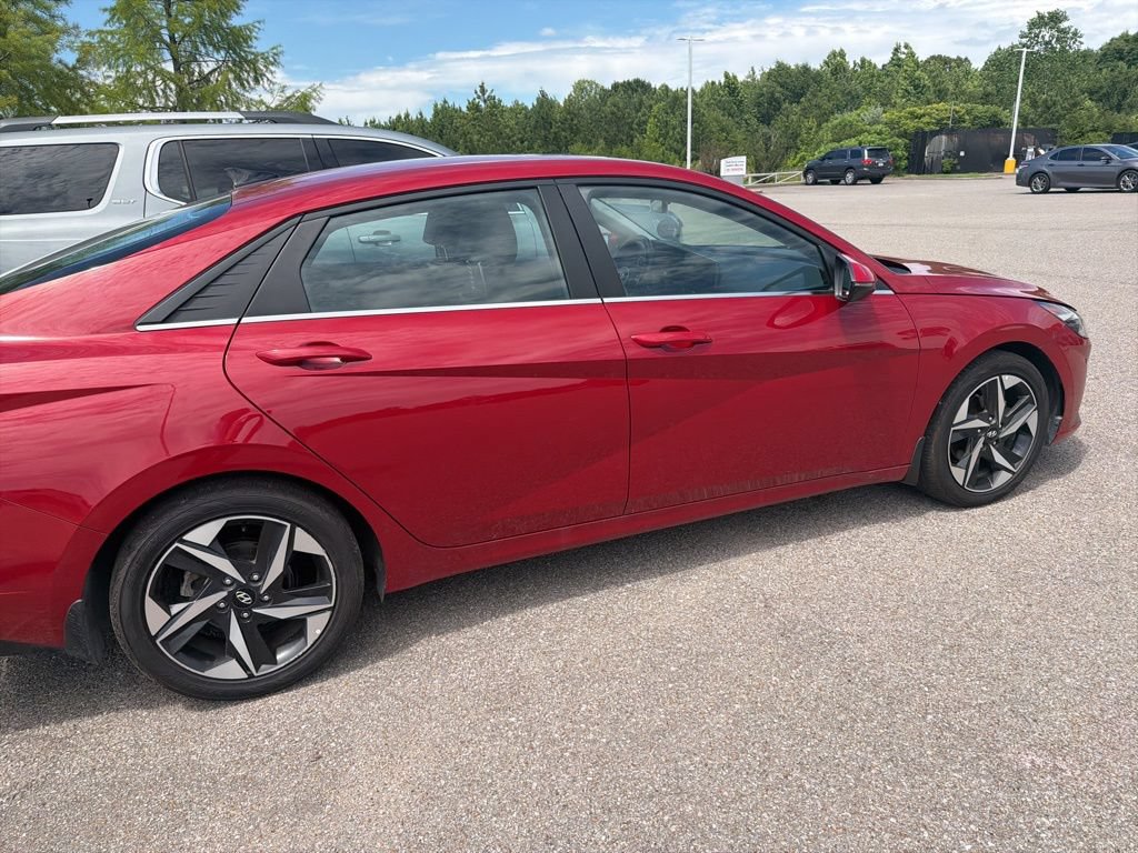 Used 2023 Hyundai Elantra Limited FWD image 9