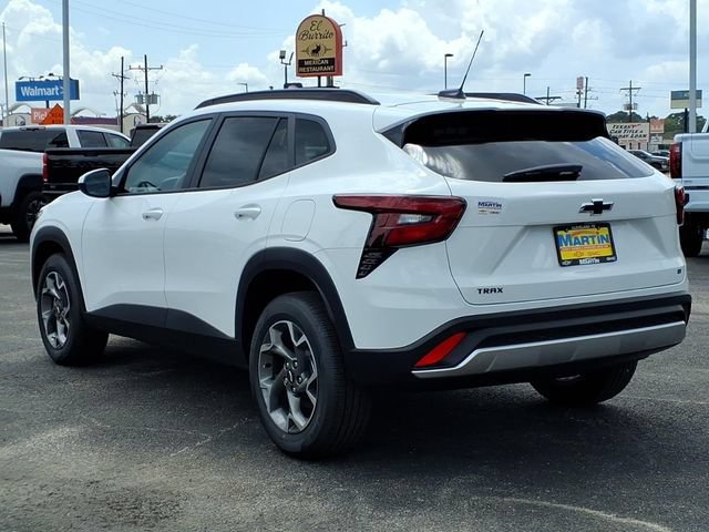 New 2026 Chevrolet Trax LT w/ LPO, Blackout Package FWD image 7