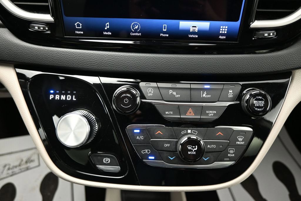 Used 2023 Chrysler Pacifica Touring-L FWD image 18