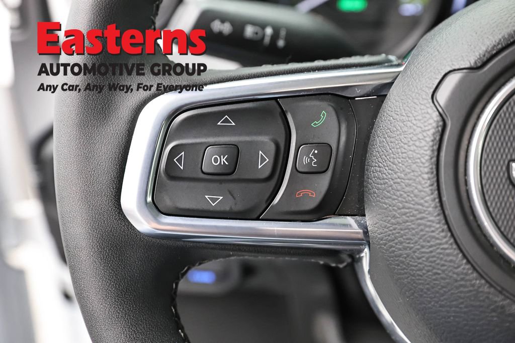 Used 2025 Jeep Wrangler Unlimited Sahara AWD/4WD image 15