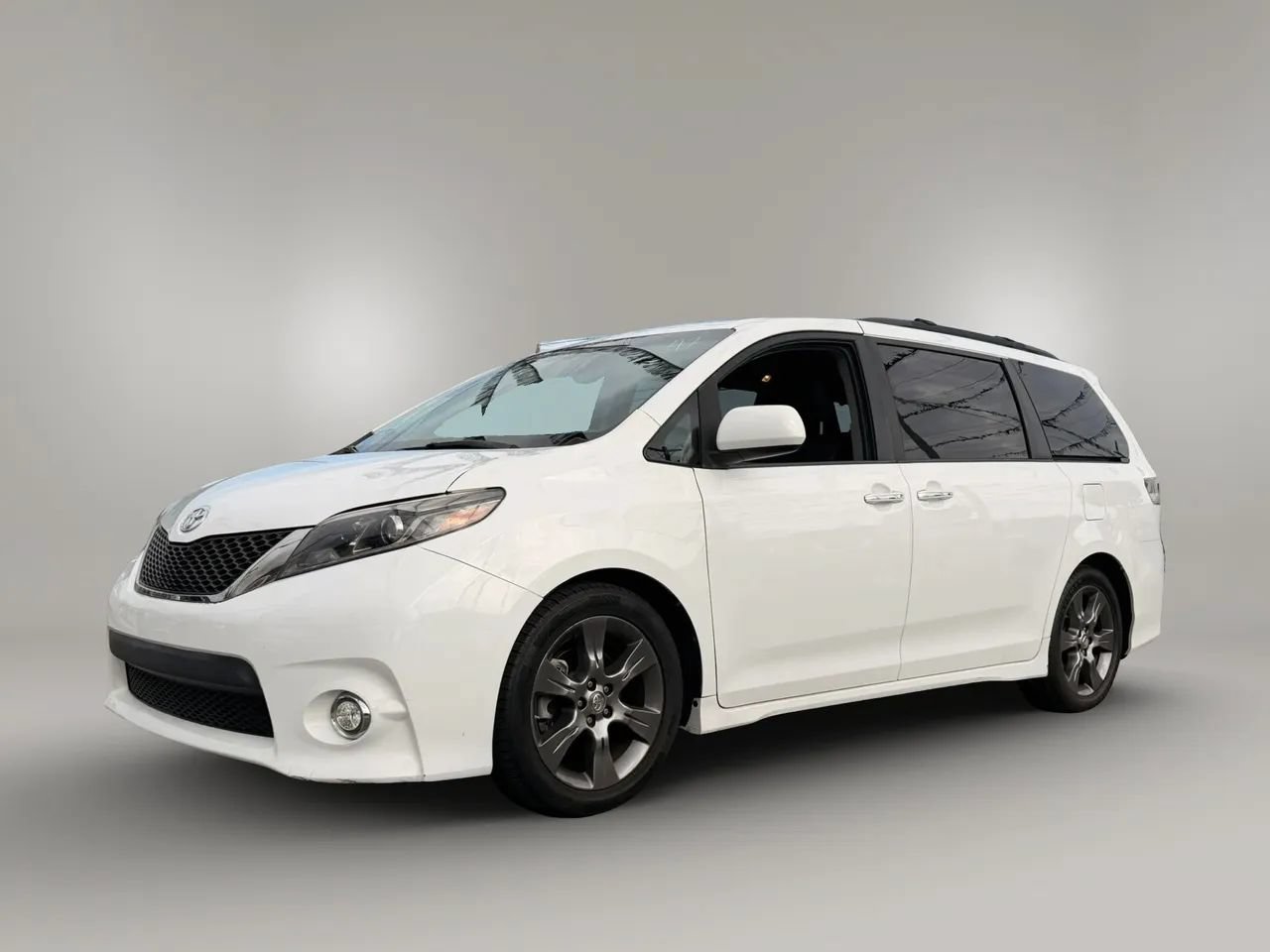 Used 2015 Toyota Sienna SE w/ SE Preferred Package FWD image 8