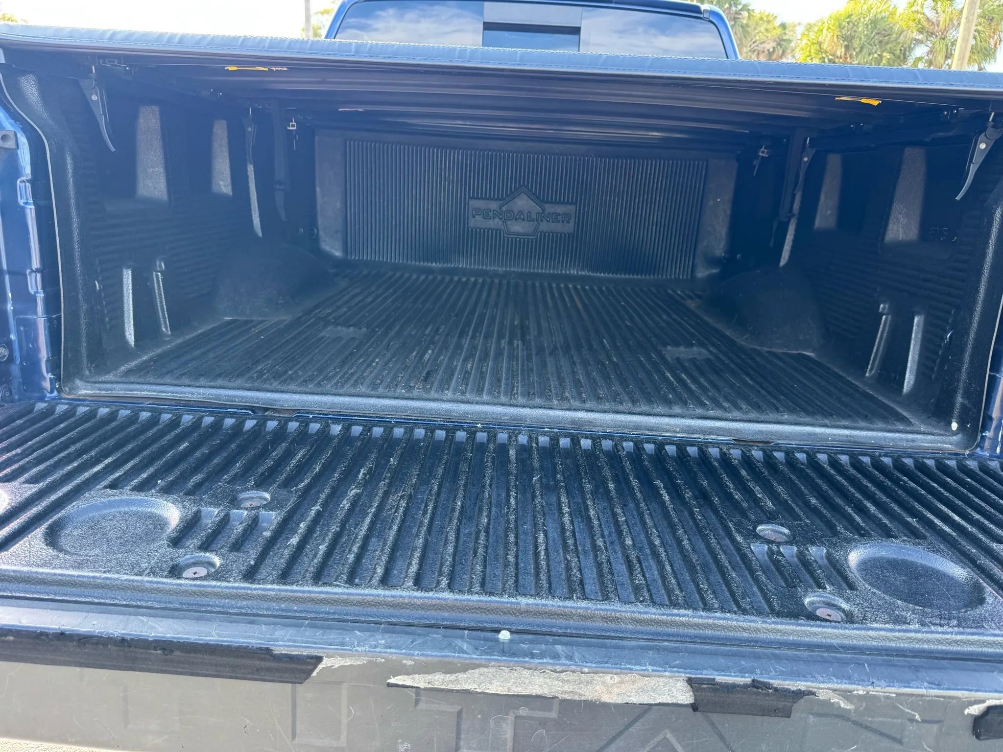 Used 2018 Nissan Titan SV image 26