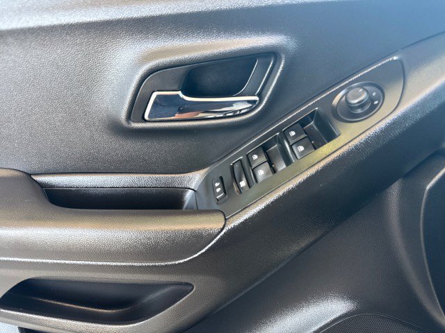 Used 2020 Chevrolet Trax LT w/ Driver Confidence Package FWD image 9