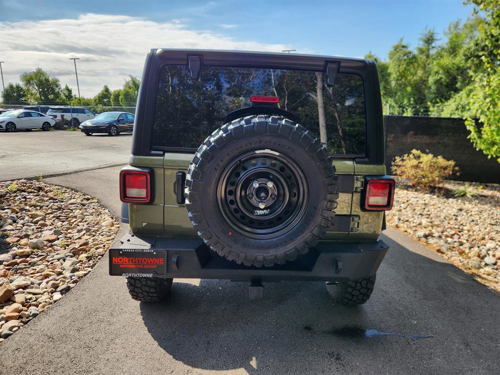 Used 2025 Jeep Wrangler Sport image 4